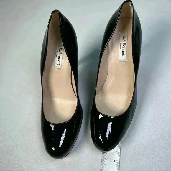 L. k. Bennett Sledge Black Patent Platform Courts New
9.5 - Picture 7 of 11